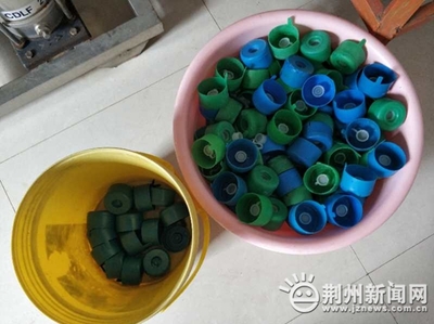 生产销售冒牌桶装水,荆州这个制假窝点被端了!